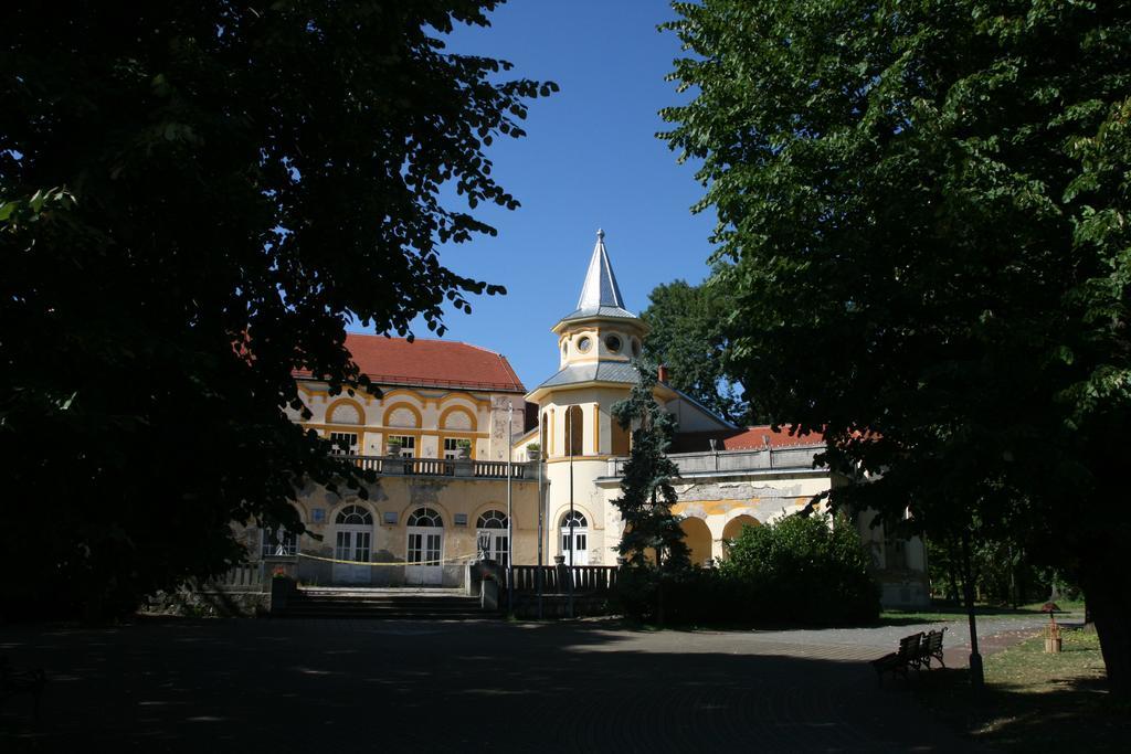 Lola Apartments Banja Koviljača Екстериор снимка